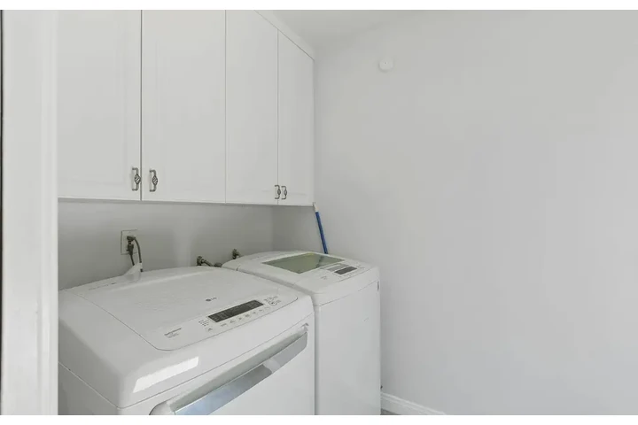 $4000 : 3 bedroom house available image 6