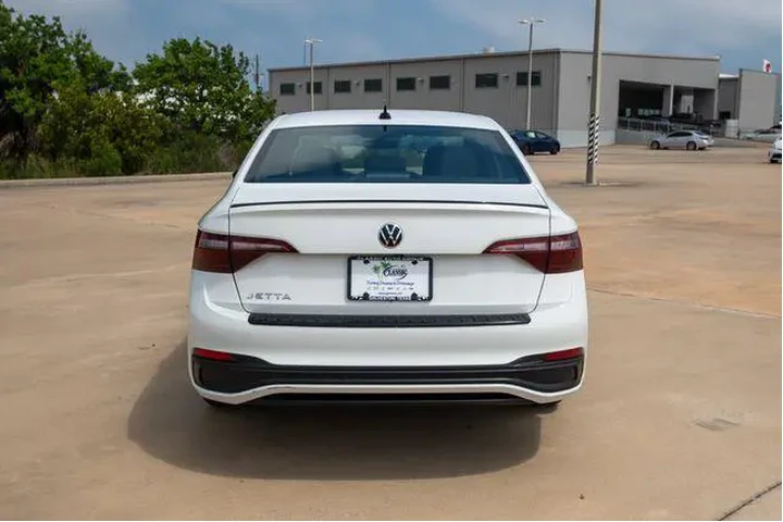 $20800 : Volkswagen Jetta 2023 Sport image 3