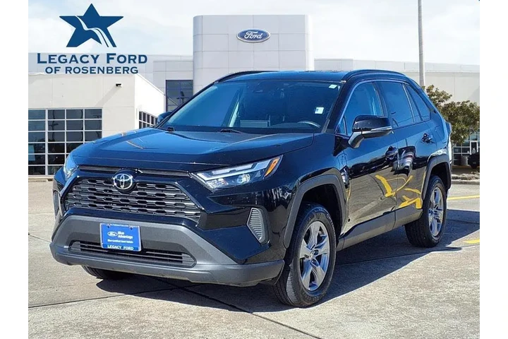 $26485 : Toyota RAV4 2024 AWD XLE 4dr image 1