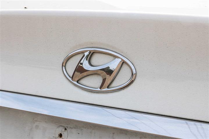 $12999 : Pre-Owned 2013 Hyundai Sonata image 9