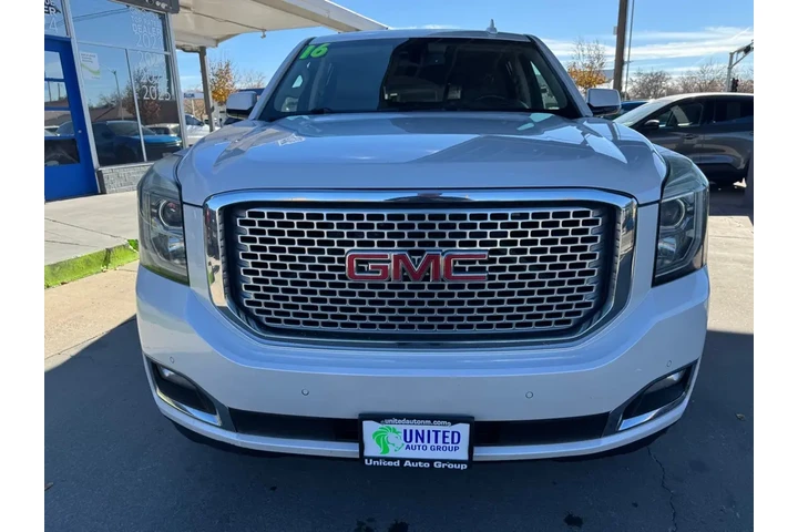 2016 GMC Yukon XL Denali 4WD image 2