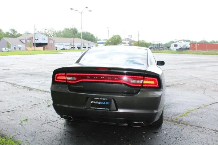 2013 Charger SE image 6