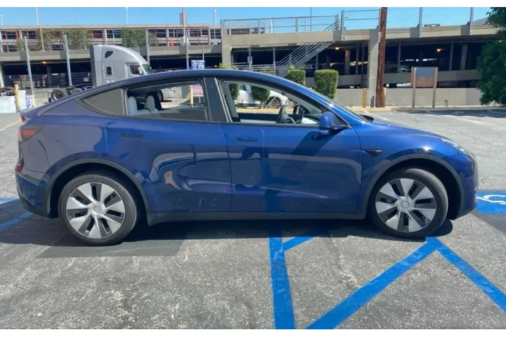 $33999 : Tesla Model Y 2022 AWD Long image 1