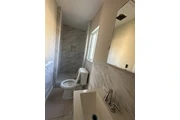 $2400 : CASA DE 2 RECÁMARAS UN BAÑO thumbnail