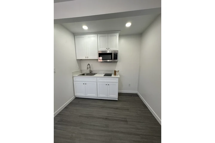 $1250 : Se renta Studio remodelado image 1