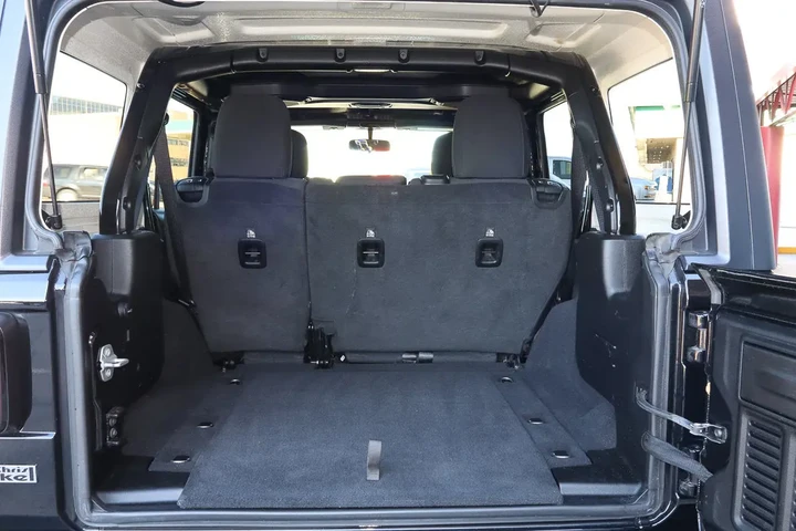 $31488 : 2021 Wrangler Unlimited Willy image 9