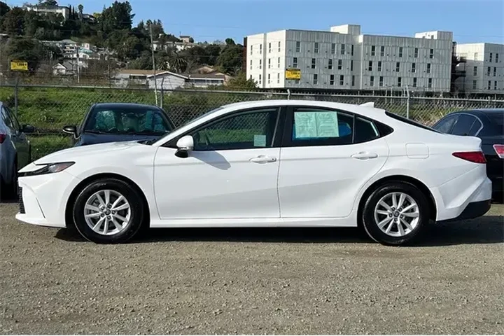 $27490 : Toyota Camry 2025 LE 4dr Sed image 10