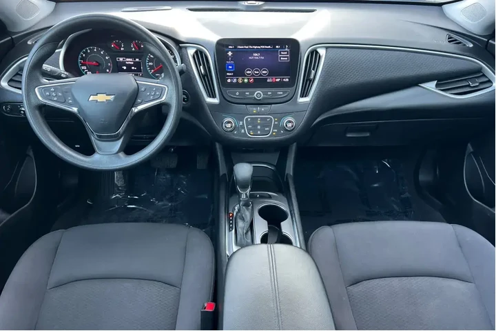 $16799 : Chevrolet Malibu 2023 LT 4dr image 7