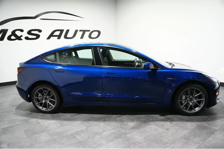 $22990 : 2022 Model 3 image 6