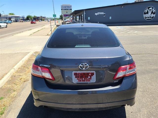 $9999 : 2011 Camry SE Sedan image 6