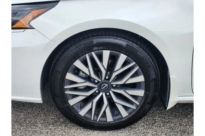 $19995 : Nissan Altima 2023 2.5 SV 4d image 8