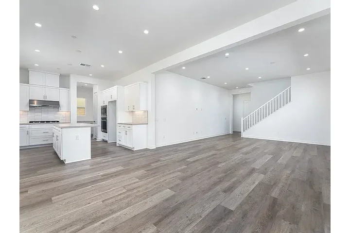 $4000 : Classic 3bd 3ba @ Huntington image 1