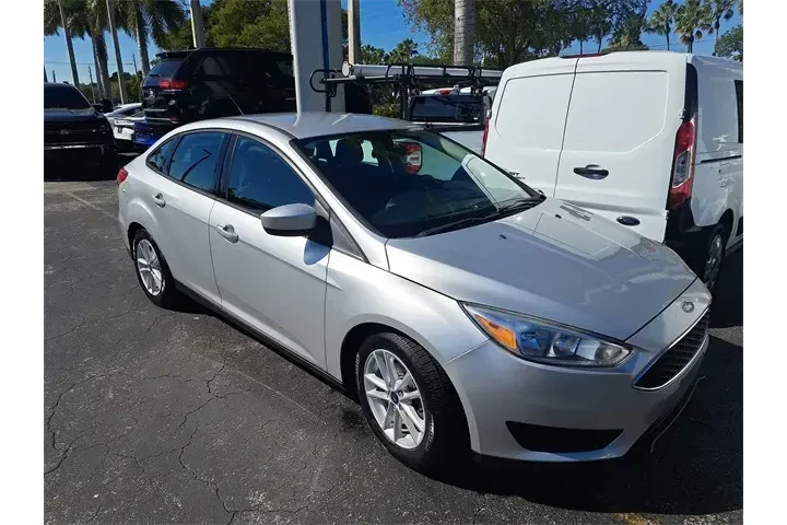 $6990 : Ford Focus 2018 SE 4dr Sedan image 2