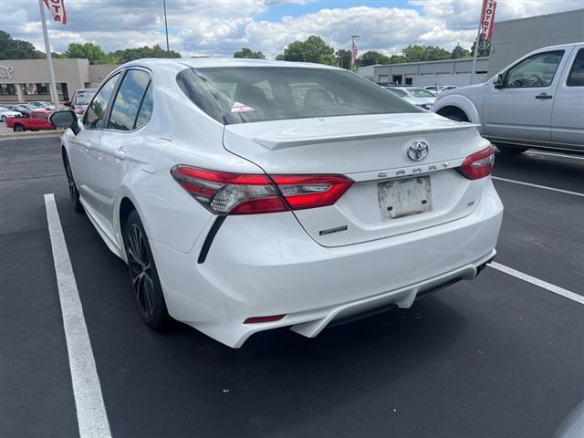 $17294 : PRE-OWNED 2018 TOYOTA CAMRY SE image 7