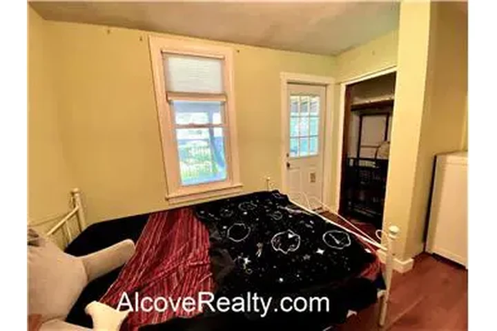 $3900 : Rental property with 3 bedro image 8