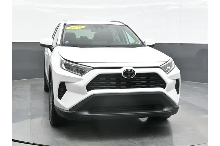 $25244 : Toyota RAV4 2021 AWD XLE 4dr image 6