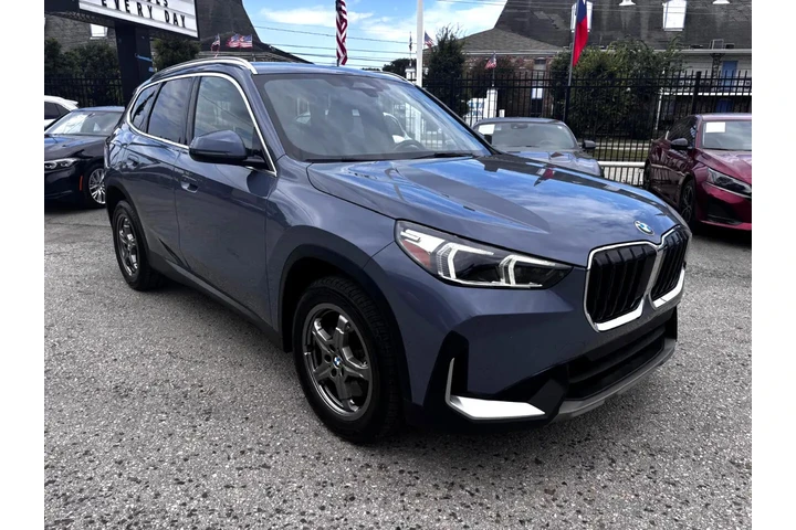2023 BMW X1 xDrive28i image 2