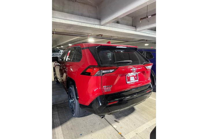 Toyota Rav4 Plug in 4DR SE image 3