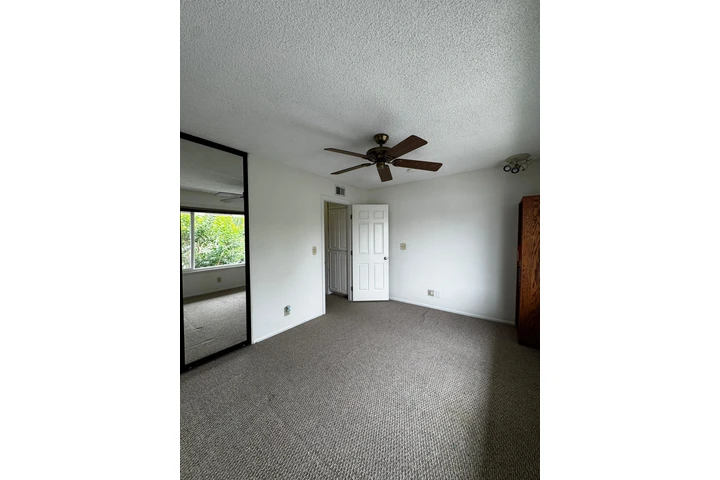 $3200 : Cuarto De Renta image 3