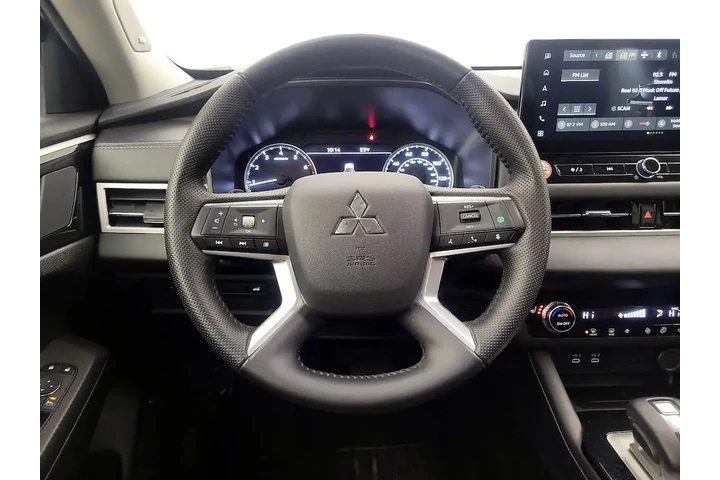 $26998 : Mitsubishi Outlander 2025 AW image 10
