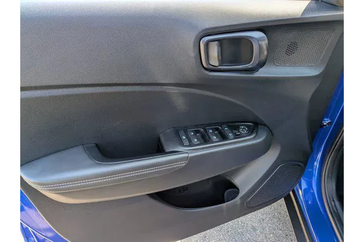 $22777 : Hyundai VENUE 2025 Limited 4 image 8