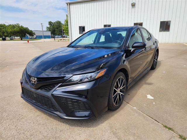 $24998 : 2021 Camry image 1