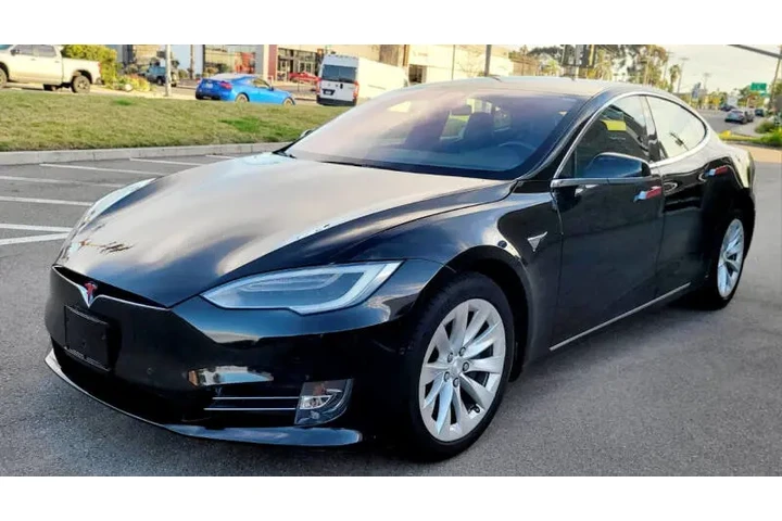 $29950 : 2018 Model S 75D image 4