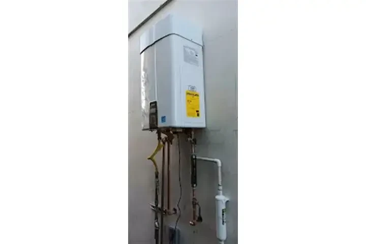 PLOMERO LEONEL (818) 626-7172 image 1