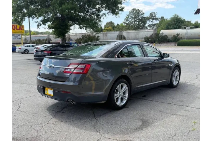2017 Taurus SE image 6