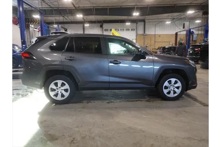 $26777 : Toyota RAV4 2024 AWD LE 4dr image 10