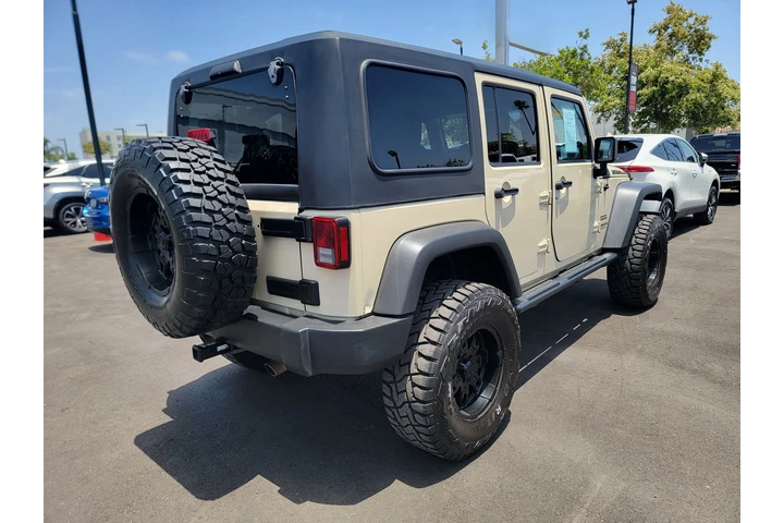 2011 Jeep Wrangler Unlimited image 3