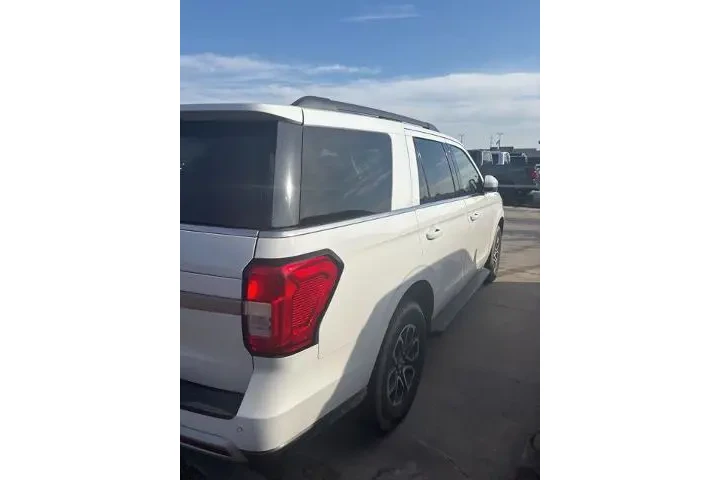 $39670 : Ford Expedition 2024 4x2 XLT image 8