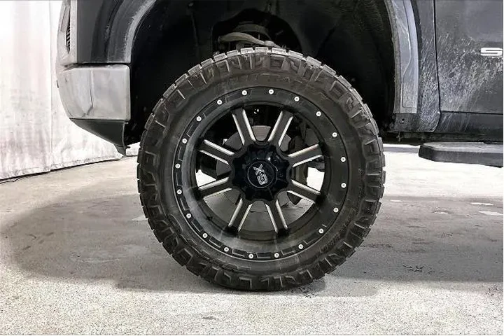 $32951 : GMC Sierra 1500 2019 4x4 SLT image 6