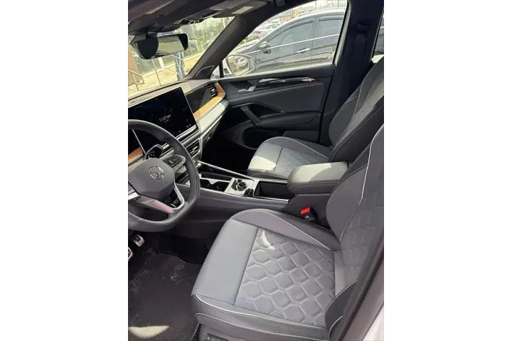 $37477 : Volkswagen Tiguan 2025 AWD S image 2