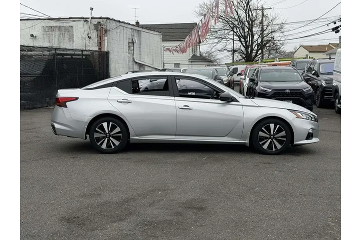 $23298 : Nissan Altima 2022 2.5 SL 4d image 9