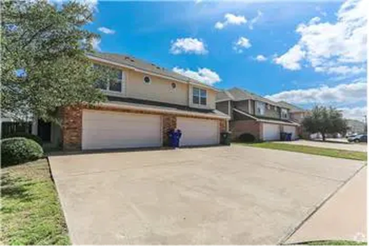 $1695 : Rental property with 3 bedro image 1