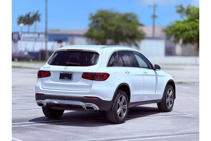$17995 : MERCEDES BENZ GLC image 5
