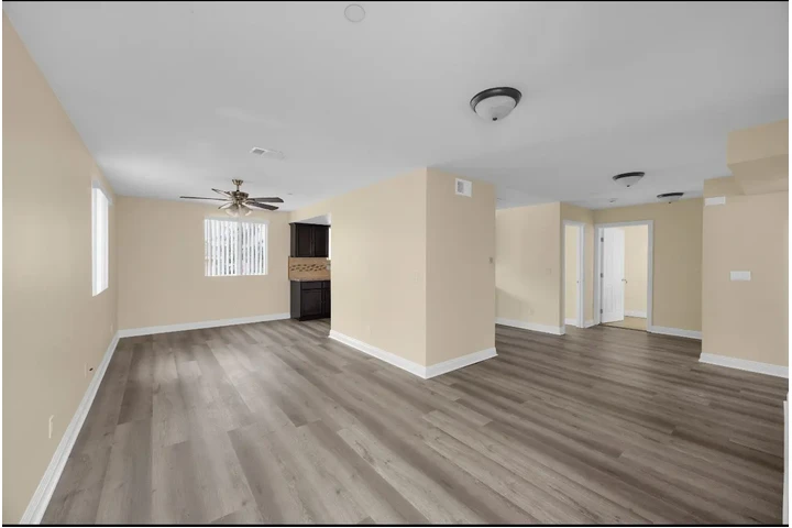 $4500 : Five bedroom 4 bath 4 parking image 3