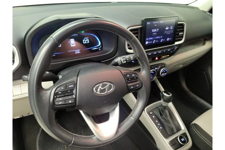 $19998 : Hyundai VENUE 2024 SEL 4dr C image 9