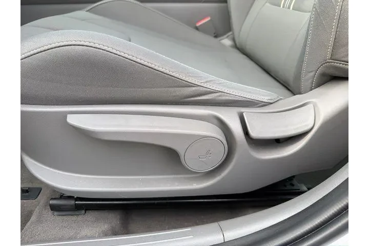 $19795 : Hyundai ELANTRA 2024 SEL 4dr image 10