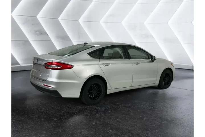 $16541 : Ford Fusion 2019 S 4dr Sedan image 4