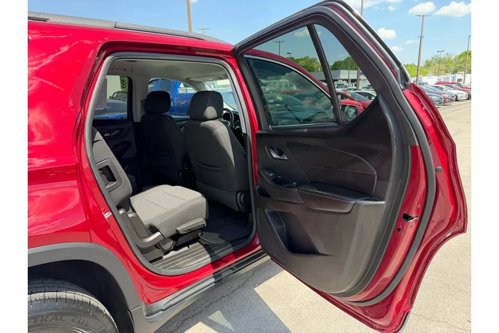 $11450 : 2020 Traverse LT image 7