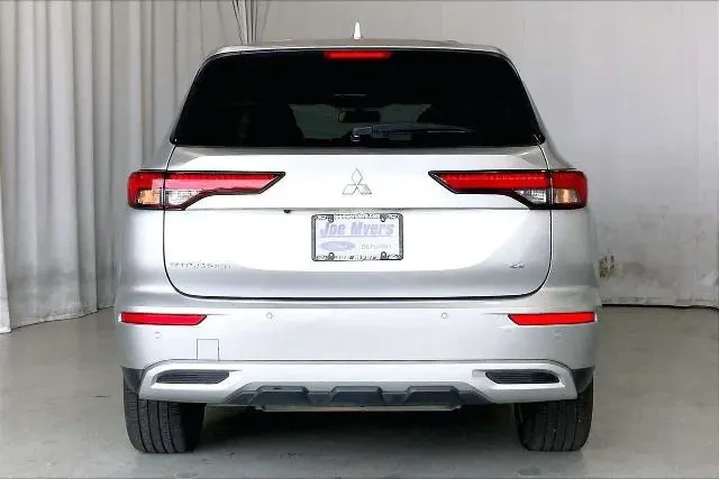 $22911 : Mitsubishi Outlander 2023 SE image 4