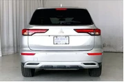 $22911 : Mitsubishi Outlander 2023 SE thumbnail