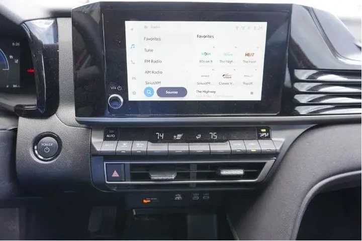 $27488 : Toyota Camry 2025 SE 4dr Sed image 9