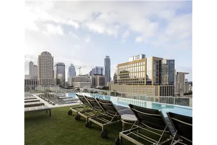 $2500 : Rental property with 1 bedro image 4