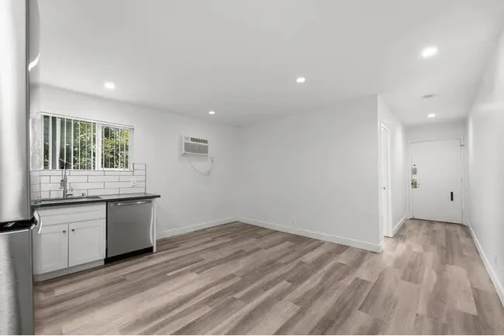 $1100 : Unidad 1 dormitorio en LA image 3