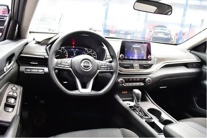 $20994 : Nissan Altima 2025 2.5 SV 4d image 8