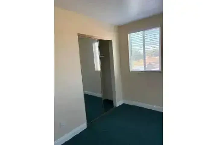 RECÁMARA 📍76th y Central Ave image 3