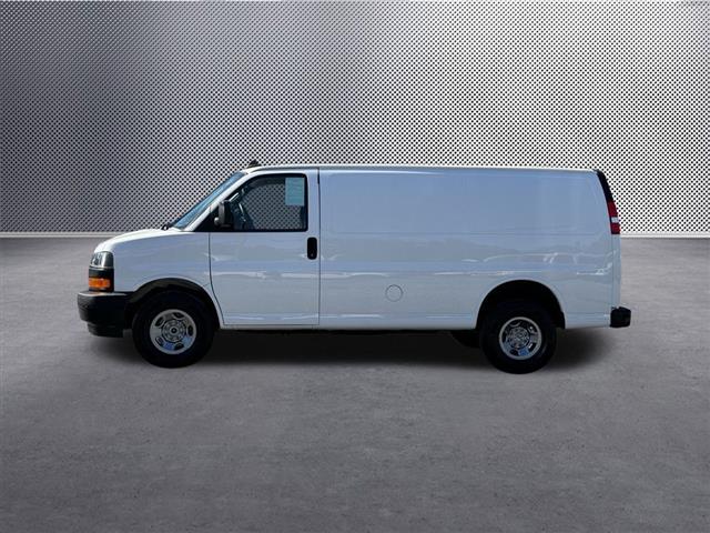 $28541 : 2021 Express 2500 Work Van image 4